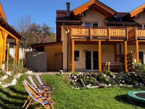Rückseite des Hauses vom Garten aus gesehen